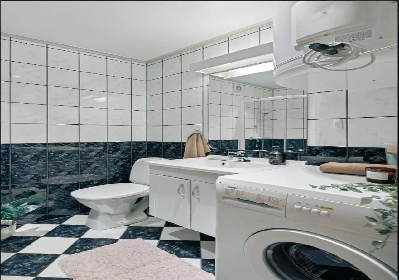 Apartment In The Heart Of برغن